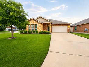 Building Photo - 703 Dunford Dr