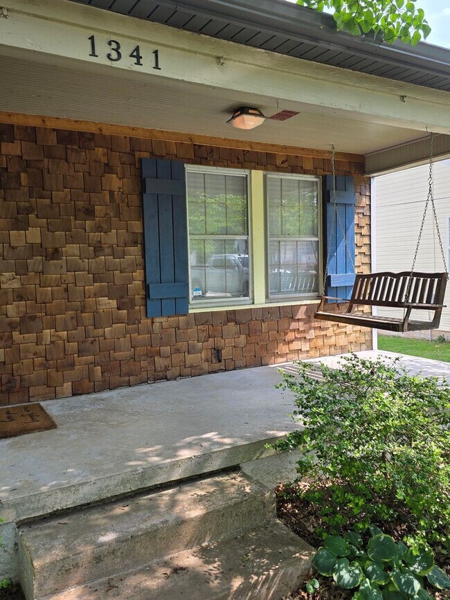 Building Photo - Great 3 bed 2 bath in the beautiful Meadow...