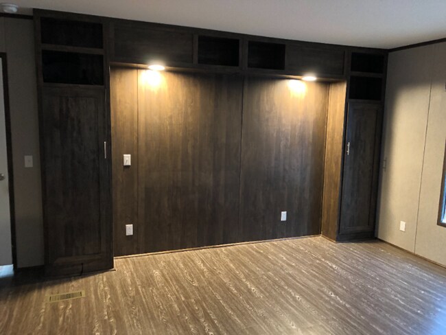 Building Photo - 23490 Pine Forest Dr