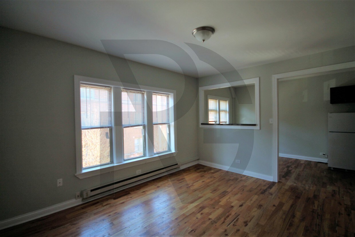 Primary Photo - 620 W Barry Ave