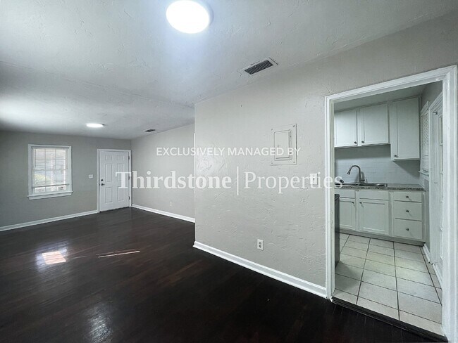 Foto del edificio - 885 Bunker Hill Blvd