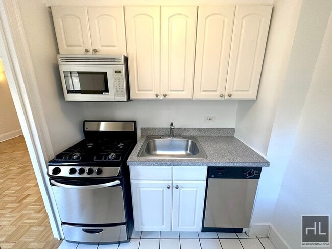 Building Photo - Christopher Street