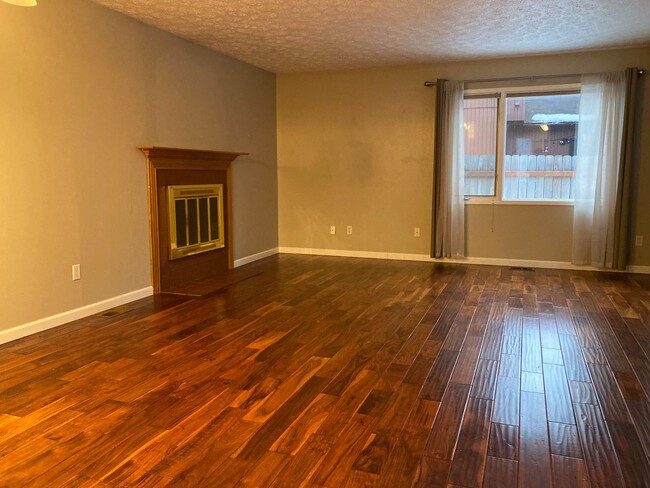 Foto del edificio - 3 Bedroom, 2.5 Bath Townhouse off Johns Ro...