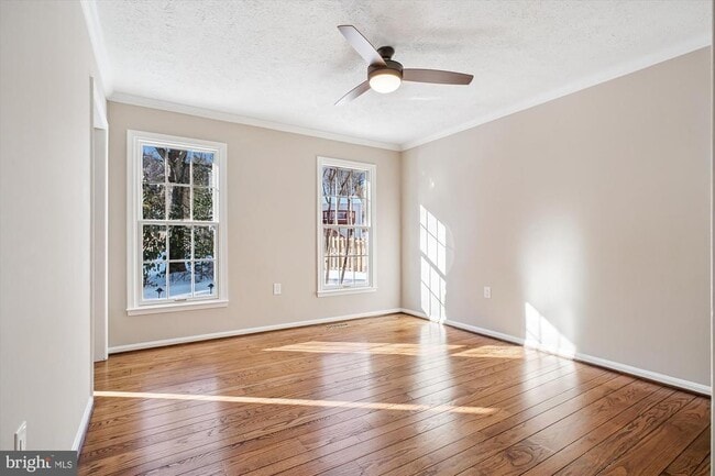 Foto del edificio - 4623 University Dr