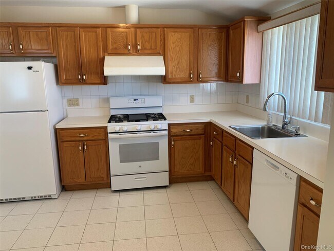 Foto del edificio - 57-48 256th St