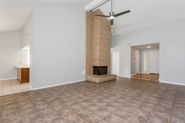 Foto del edificio - 2015 Braesmeadow Ln