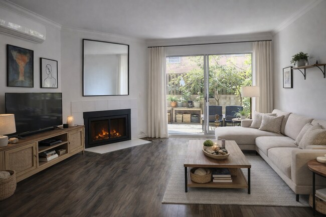 Building Photo - 640 W 4th St