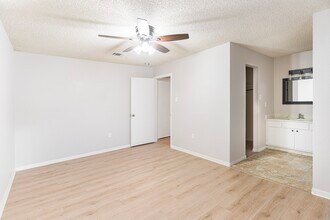 Building Photo - 2135 Whiteback Dr