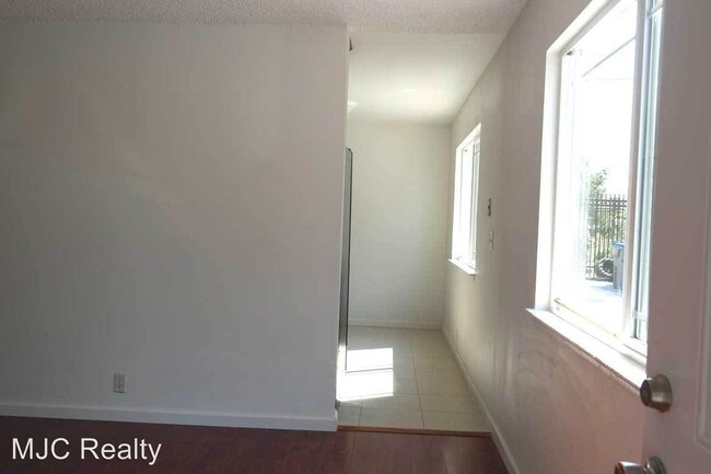 Building Photo - 5182 Snow Dr