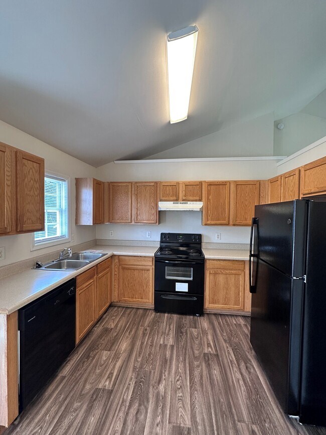Building Photo - 6651 Breckenridge Dr