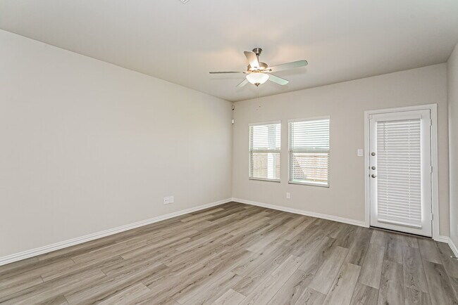 Foto del edificio - 1235 Paintbrush Dr