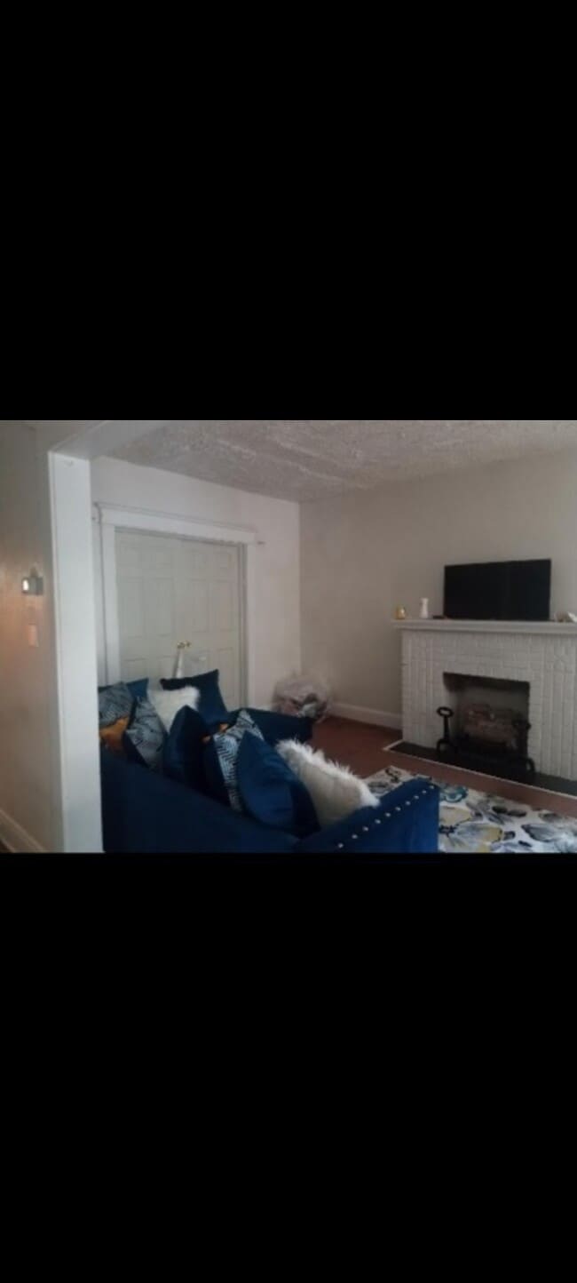 Foto del edificio - 5023 Queensberry Ave