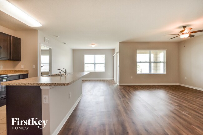 Building Photo - 4237 Roberta Dr