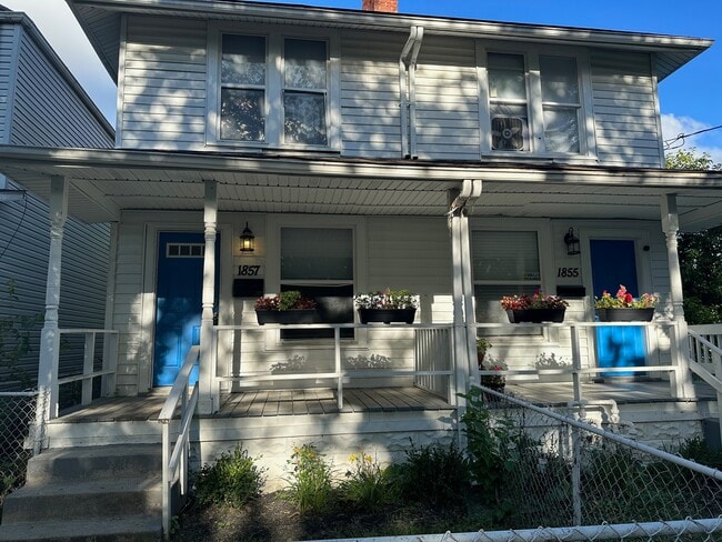 Building Photo - 1857 Bruck St