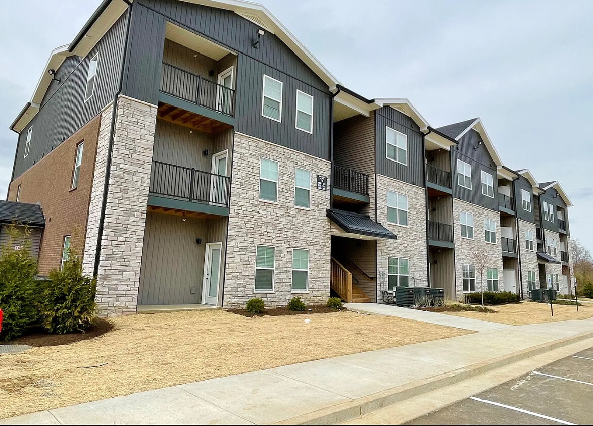 Primary Photo - Gated Villa Apartments at Kearney