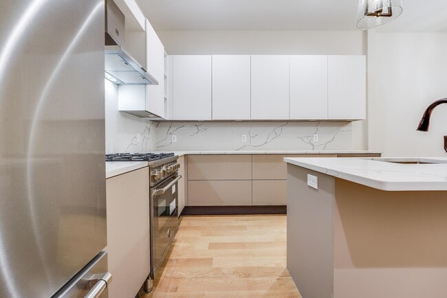 Building Photo - 1021 Washington St