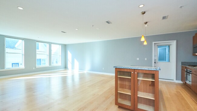 Foto del edificio - 337 W 2nd St