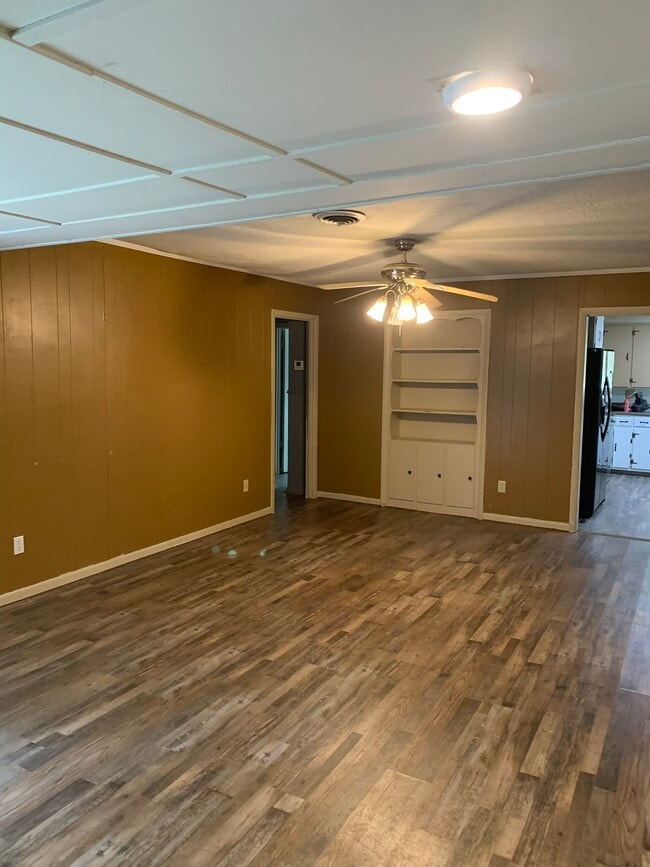 Building Photo - 1523 W Bristow Dr