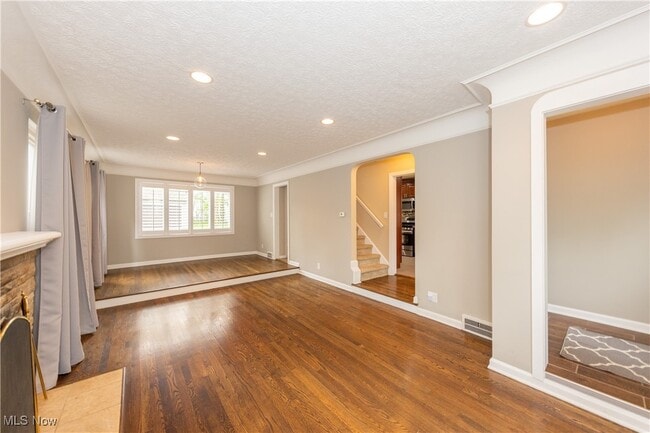 Building Photo - 3702 Glencairn Rd