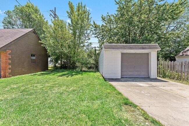 Building Photo - 21130 Morris Ave