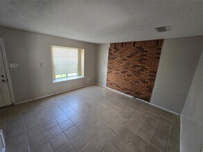 Building Photo - 7045 Chasewood Dr