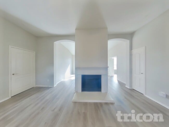 Building Photo - 2106 Rose May Dr