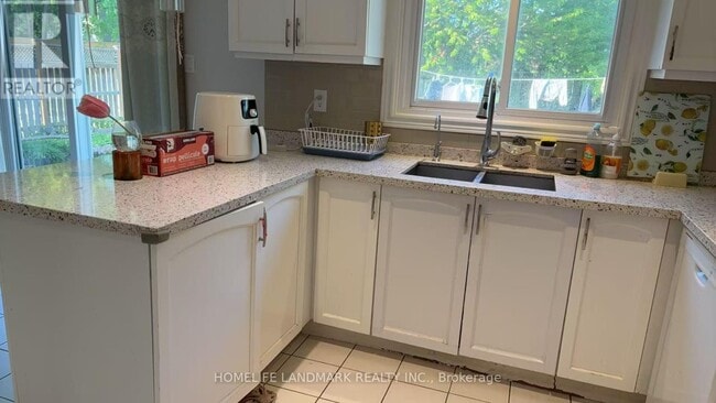 Building Photo - 3153 Colonial Dr