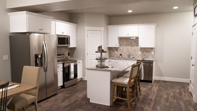 Building Photo - Luxury Tremonton Town-Home for For Rent
