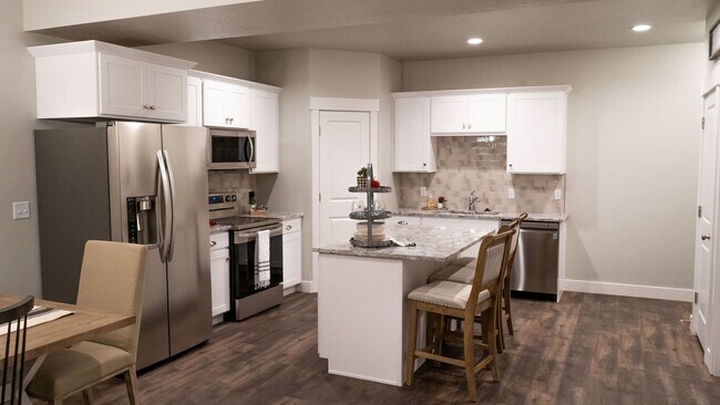 Foto del edificio - Luxury Tremonton Town-Home for For Rent