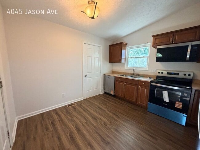 Foto del edificio - 4045 Jason Ave