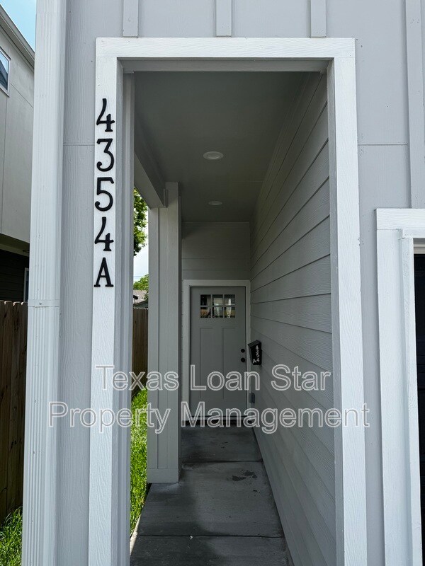 Foto del edificio - 4354 Clover St
