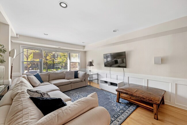Foto del edificio - 1510 W Addison St