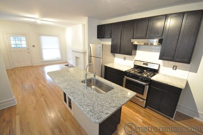 Building Photo - 202-204 E Hudson Street