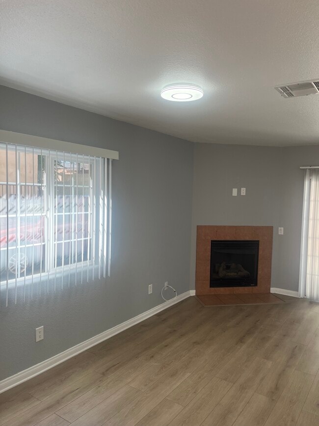 Building Photo - 12627 Oxnard St