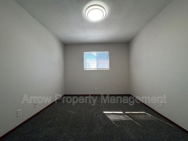 Building Photo - 321 Chestnut St