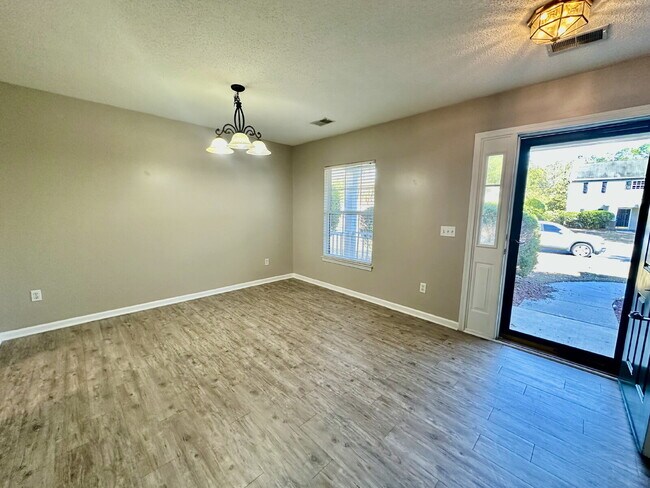 Foto del edificio - Single Level Four Bedroom Home in Hidden Lakes!