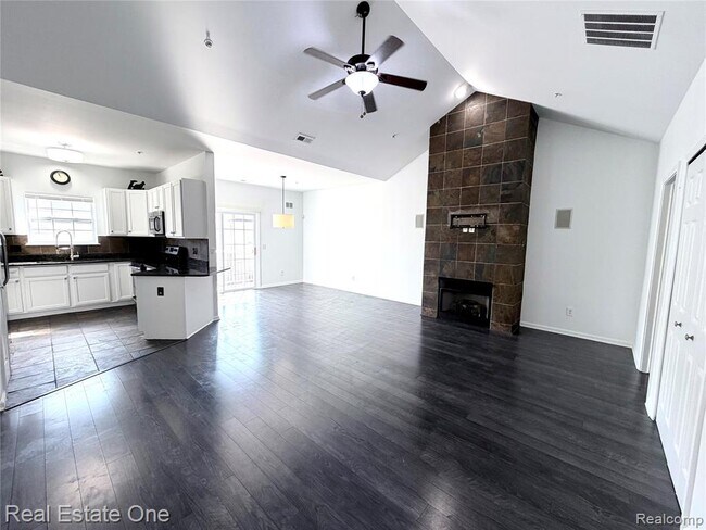 Foto del edificio - 7211 Addington Dr