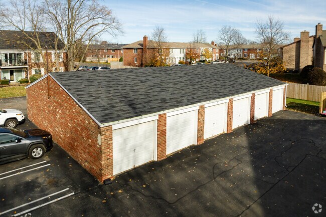 Garajes - Sturbridge Apartments, LLC