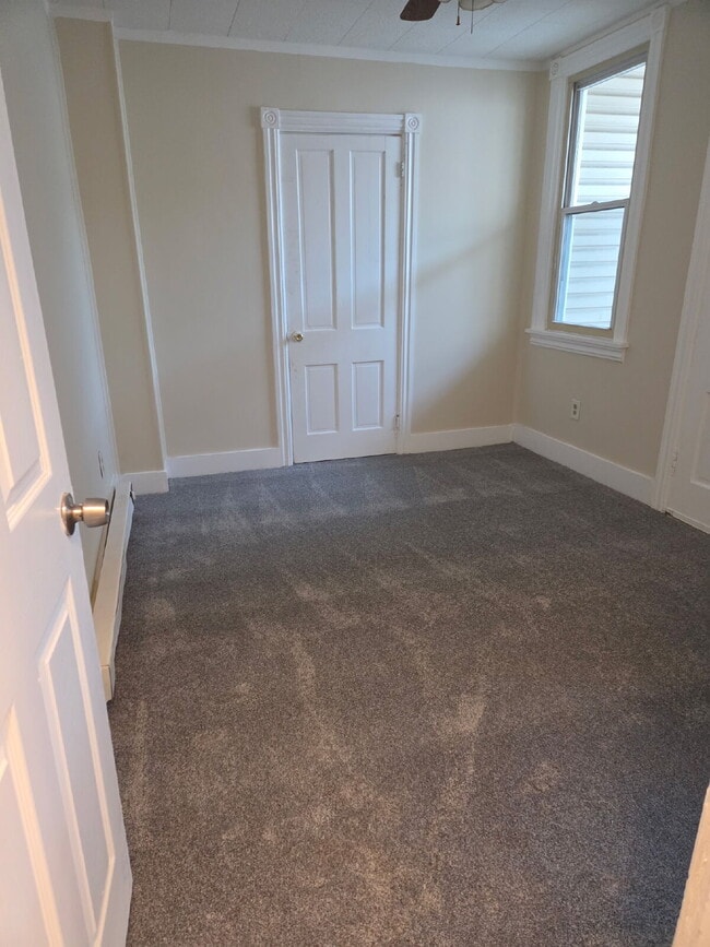 Building Photo - "Charming 3-Bed Sanctuary in Lebanon – Your Cozy Haven Awaits!"