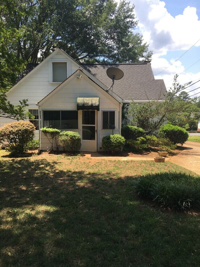 Building Photo - Greenville, 2BD/1BA, 1100SF