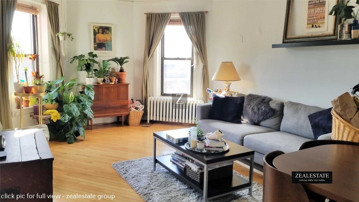 Primary Photo - 449 1st St