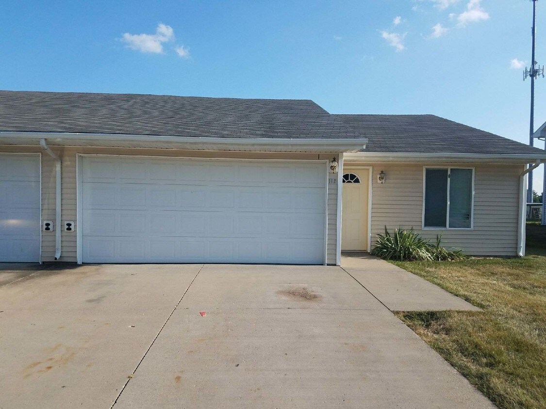 218 4th St NW, Altoona, IA 50009 Townhome Rentals in Altoona IA