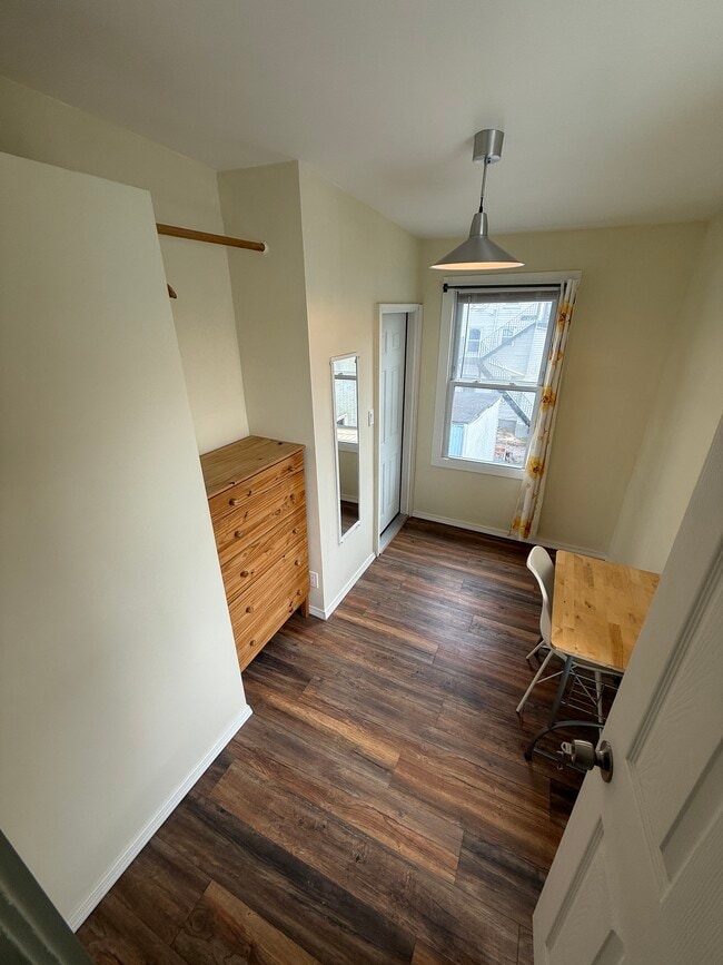 Building Photo - 10 Fulkerson St