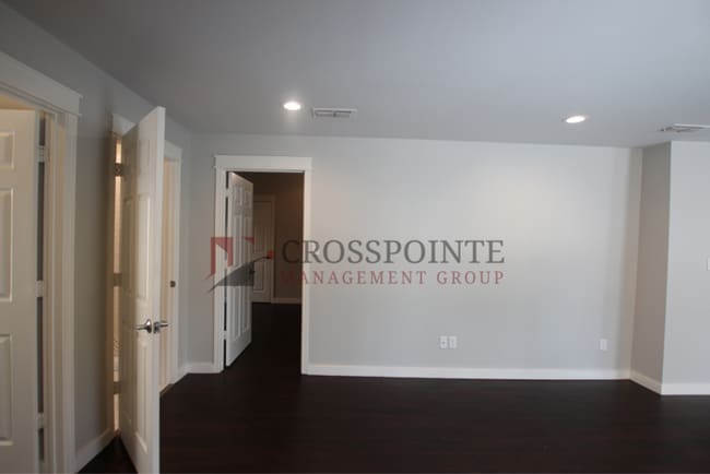 Building Photo - Available Now! 2 bedroom in Historic Charn...