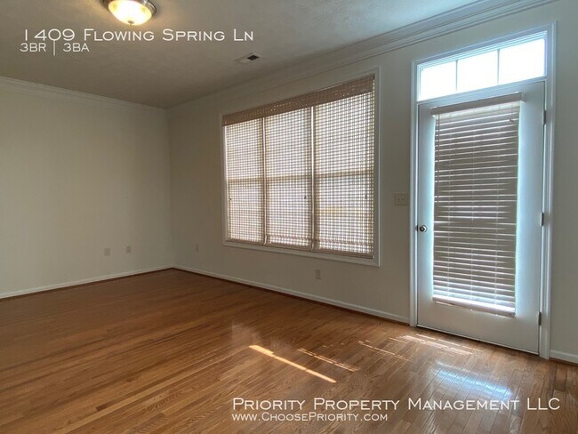 Foto del edificio - 1409 Flowing Spring Ln