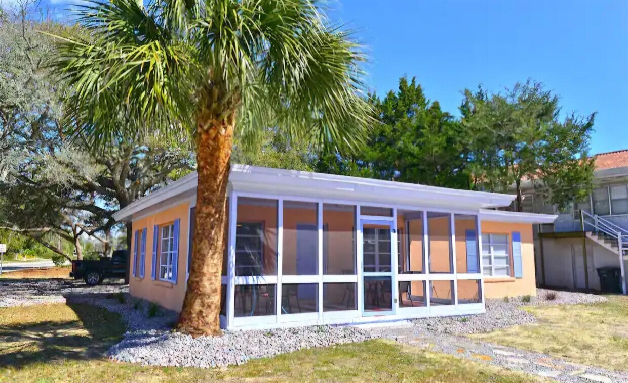 Foto principal - 524 Hillside Dr S