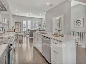 Building Photo - 456 Parkway Dr NE