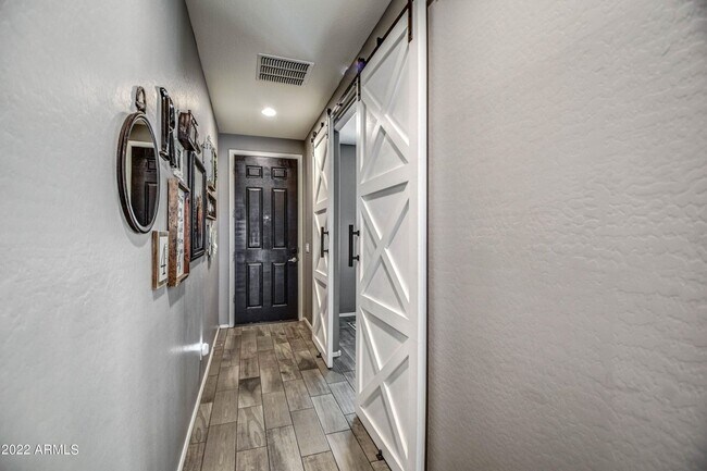 Foto del edificio - Beautiful 4 bedroom-2 1/2 bath in San Tan Valley