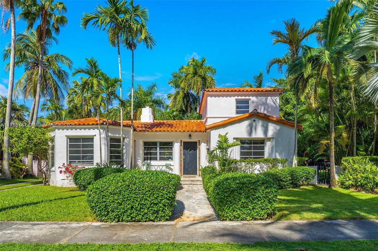 Foto principal - 641 NE 57th St