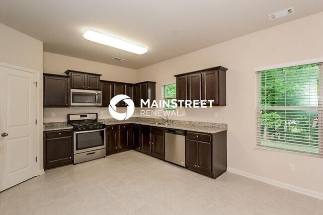 Foto del edificio - 4 Bedroom Pet-Friendly Home in Jonesboro, ...